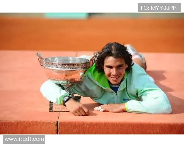 足球明星儿子们的成长瞬间壁纸精选展现他们的运动天赋与家庭温情 足球明星儿子们的成长瞬间壁纸精选展现他们的运动天赋与家庭温情