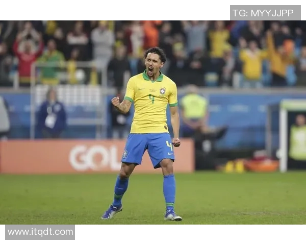 足球明星在巴拉圭绿茵场上展现风采引发球迷热潮 足球明星在巴拉圭绿茵场上展现风采引发球迷热潮