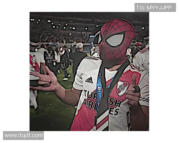 足球明星转身瞬间的卡通形象展现与魅力分析 足球明星转身瞬间的卡通形象展现与魅力分析