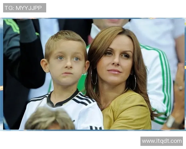 国外足球明星私人团队揭秘球场外的生活与合作伙伴关系