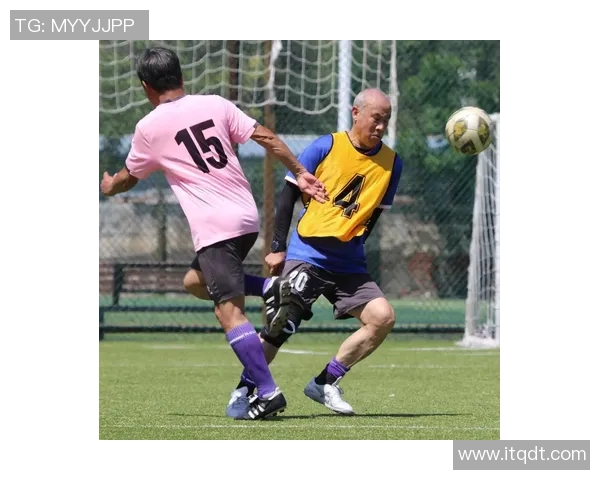 家务与球场双重身份揭秘足球明星们的生活日常与家庭责任 家务与球场双重身份揭秘足球明星们的生活日常与家庭责任